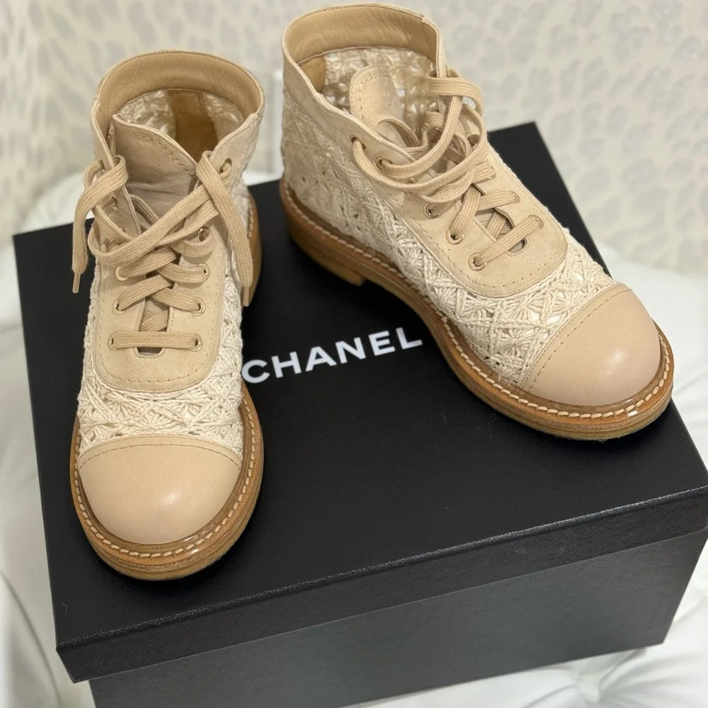CHANEL - Picture 1 of 6